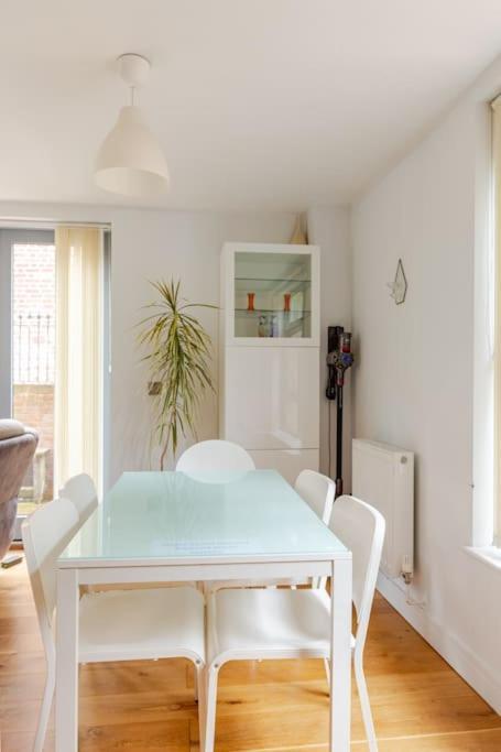 Modern City Centre House With Free Parking Canterbury Exterior foto