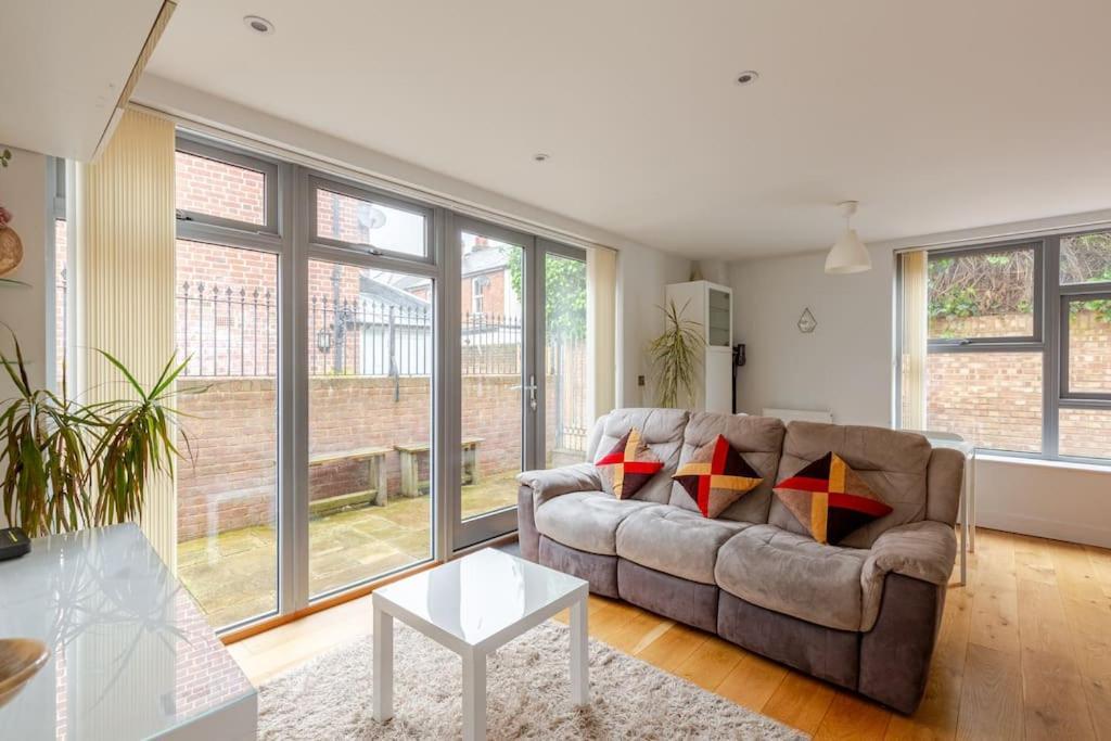 Modern City Centre House With Free Parking Canterbury Exterior foto